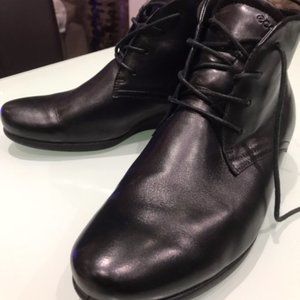 Ecco boots size 38. US 7/7.5